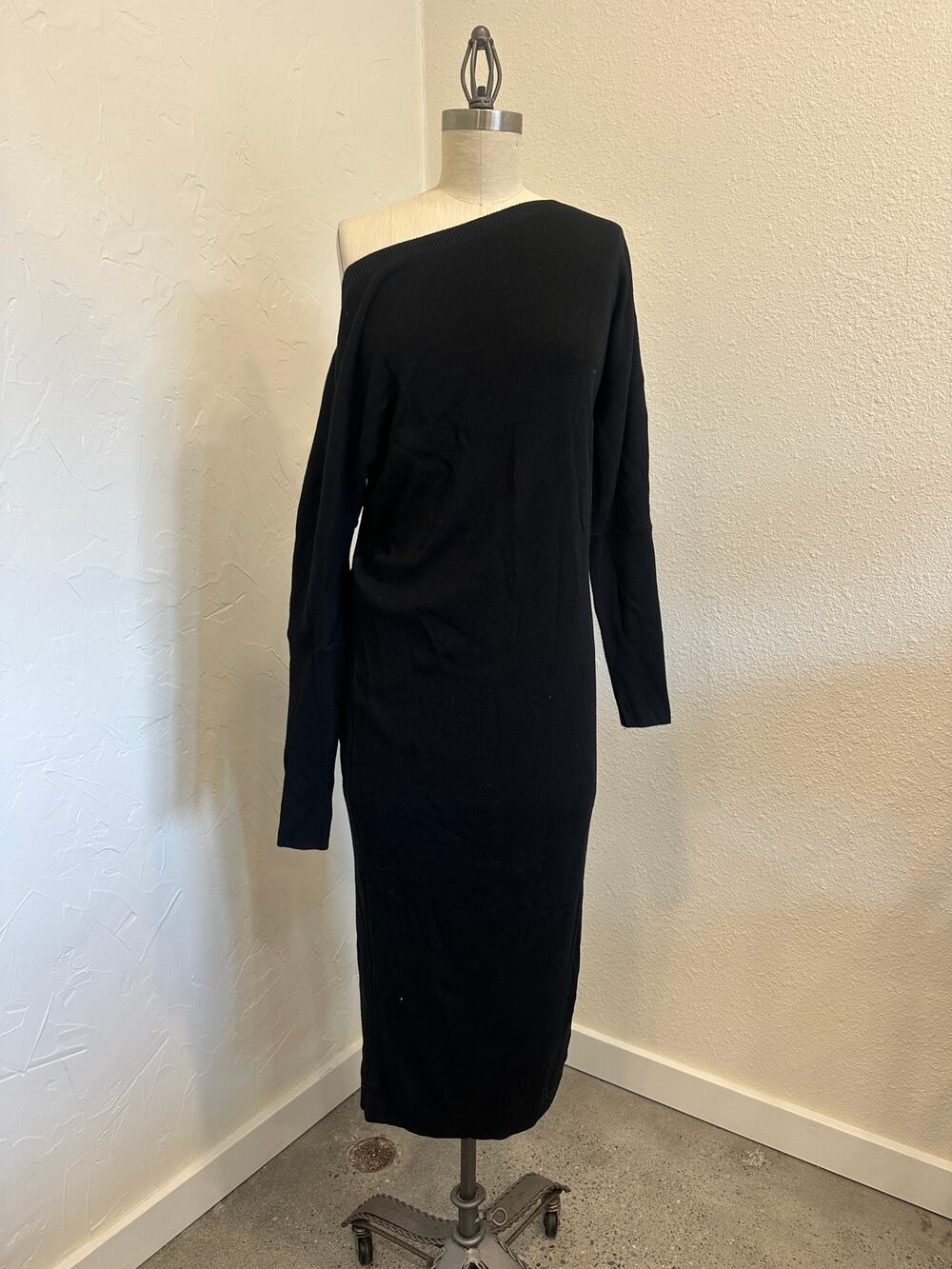 Bluivy Women’s M Knit Midi Dress Black One Shoulder Bodycon Sweater Dress NWT
